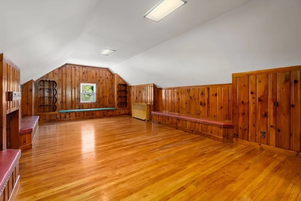 261 Russett Rd, Brookline, MA 02467