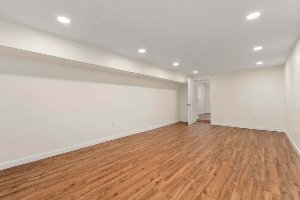 261 Russett Rd, Brookline, MA 02467