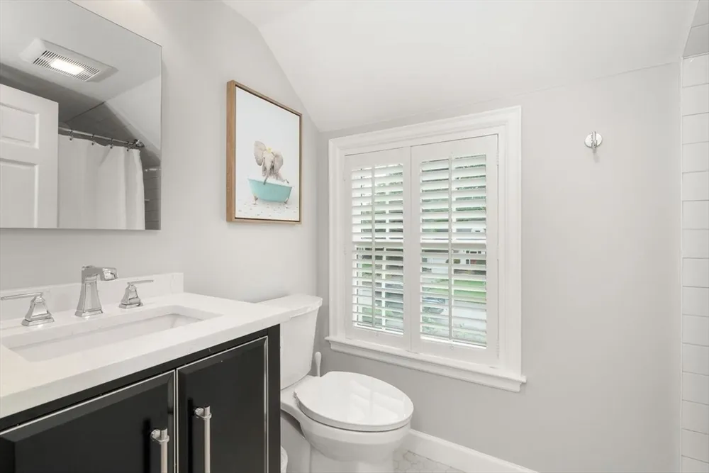 21 Madison Rd, Halifax, MA 02338