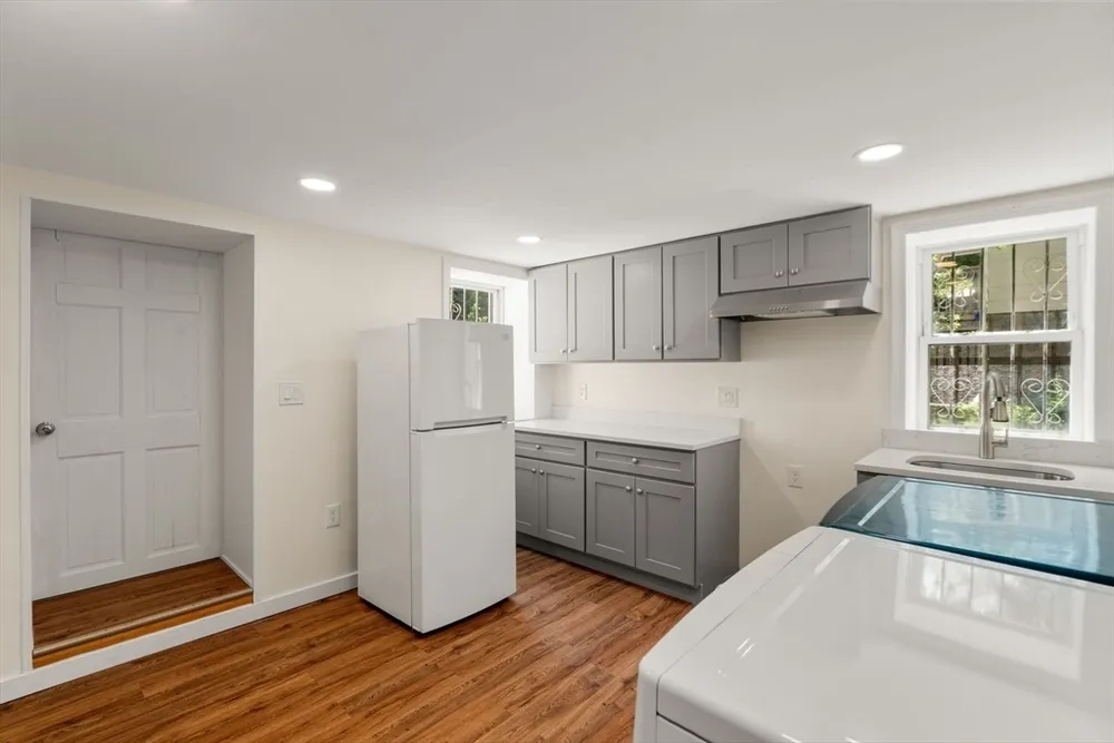 261 Russett Rd, Brookline, MA 02467