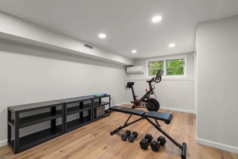 21 Madison Rd, Halifax, MA 02338