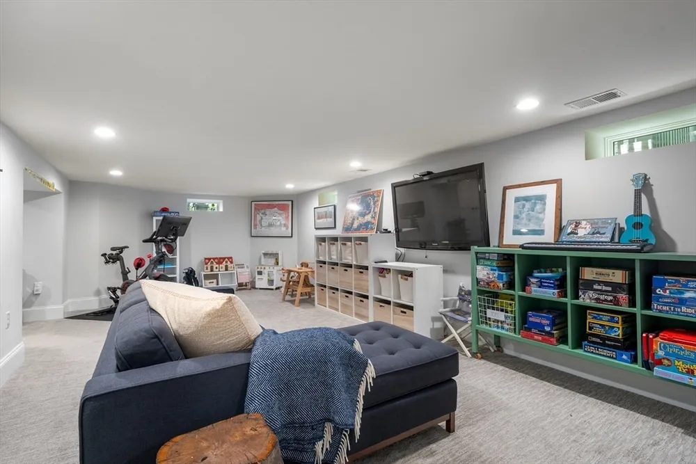 14 Holly Ave, Cambridge, MA 02138