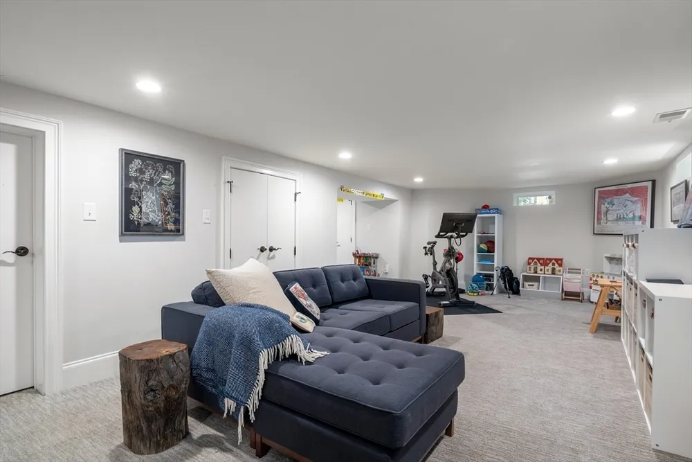 14 Holly Ave, Cambridge, MA 02138