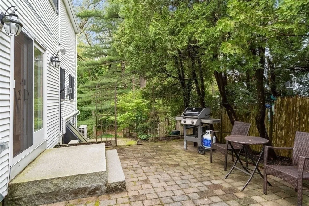21 Madison Rd, Halifax, MA 02338