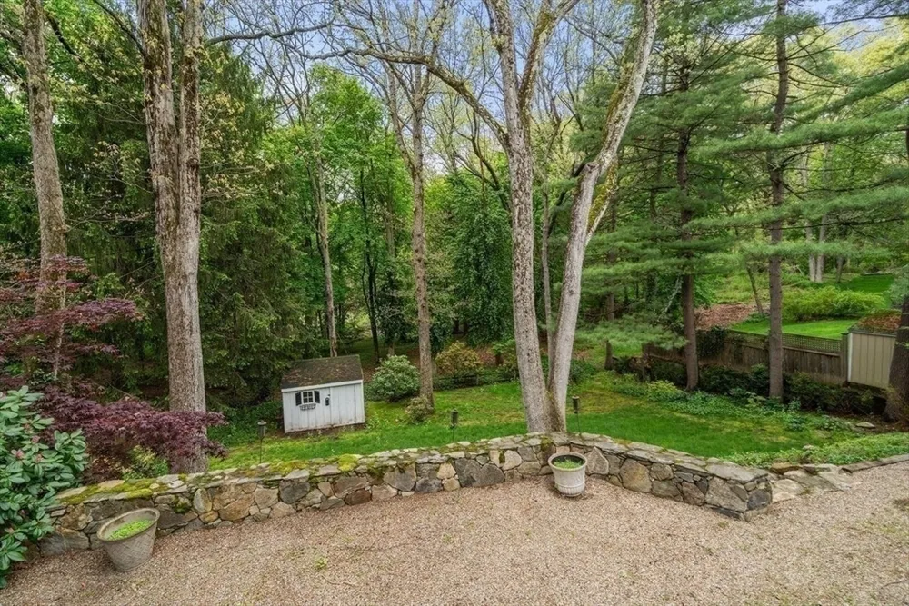 21 Madison Rd, Halifax, MA 02338