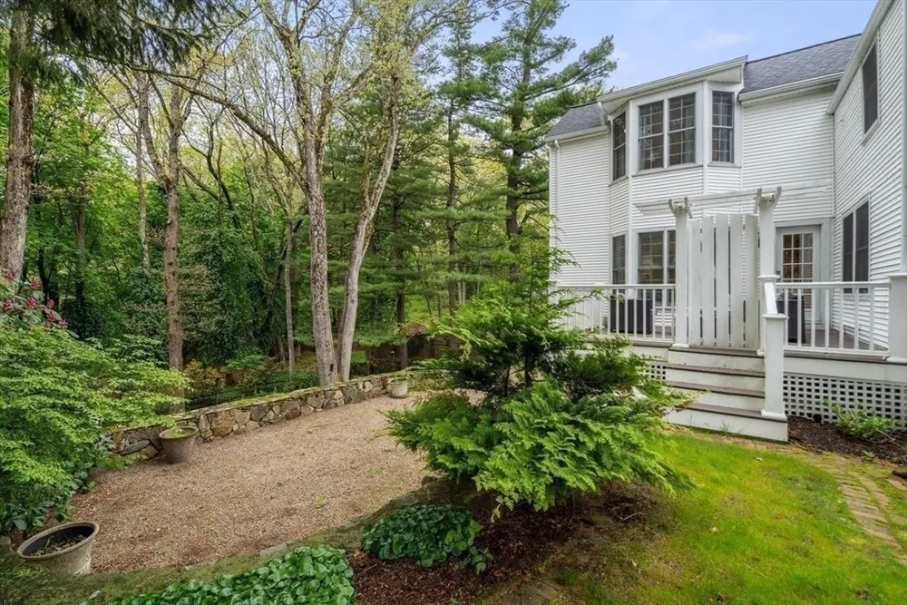 21 Madison Rd, Halifax, MA 02338