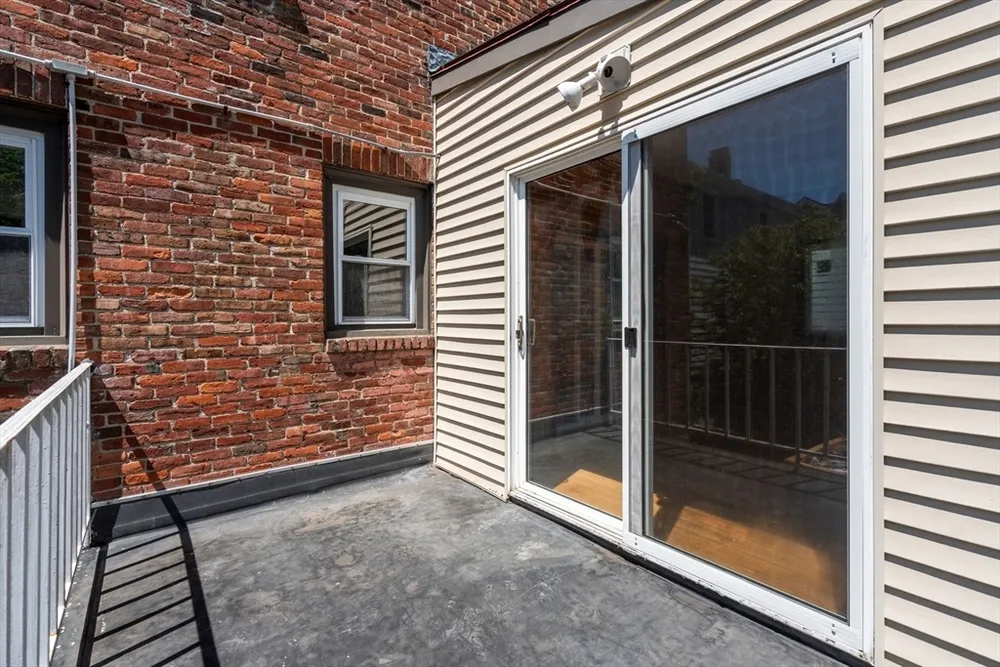 261 Russett Rd, Brookline, MA 02467