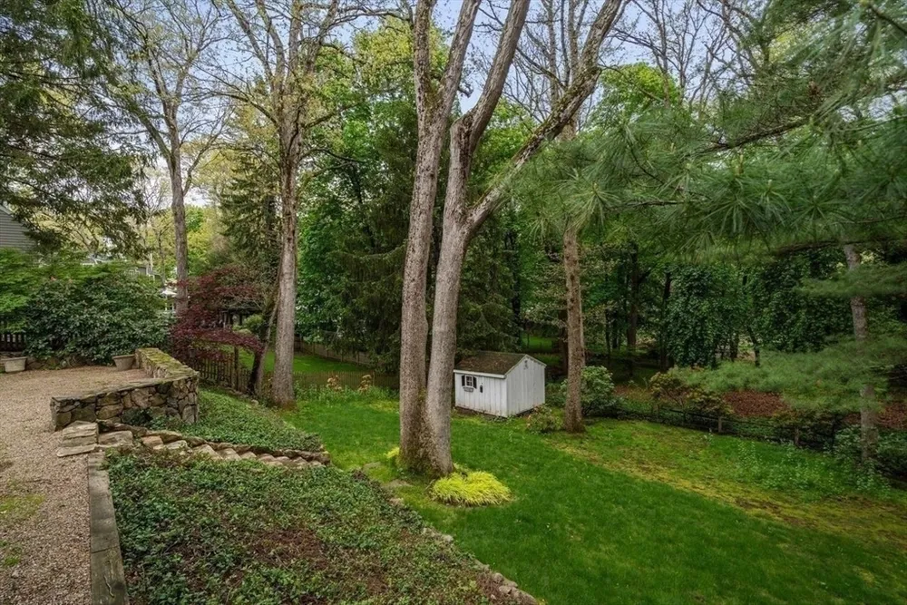 21 Madison Rd, Halifax, MA 02338