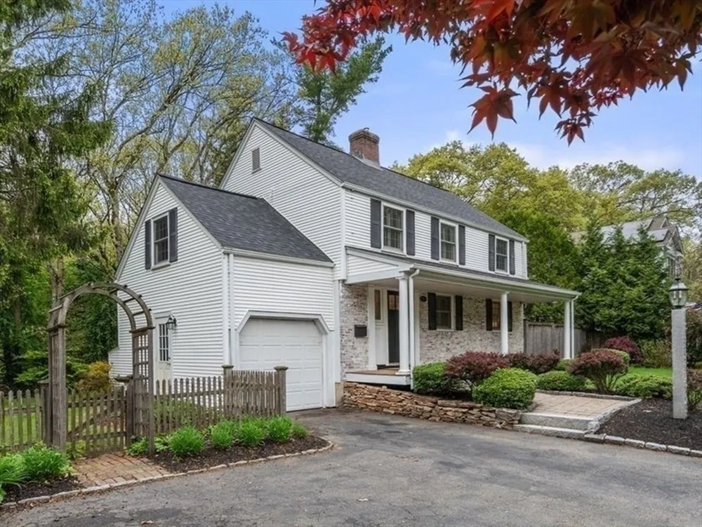 21 Madison Rd, Halifax, MA 02338