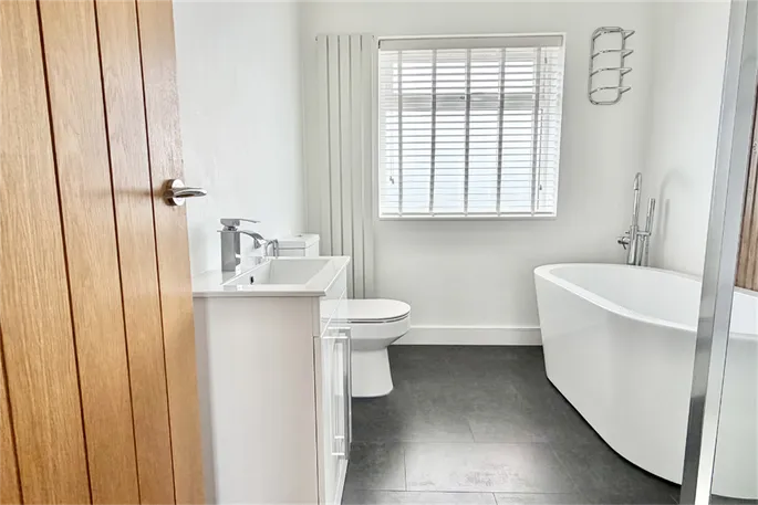 Property carousel image 32