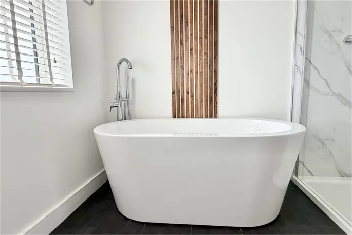 Property carousel image 34