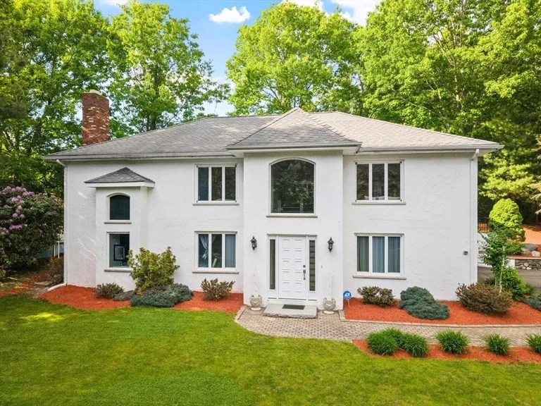 81 Goodale St, Peabody, MA 01960