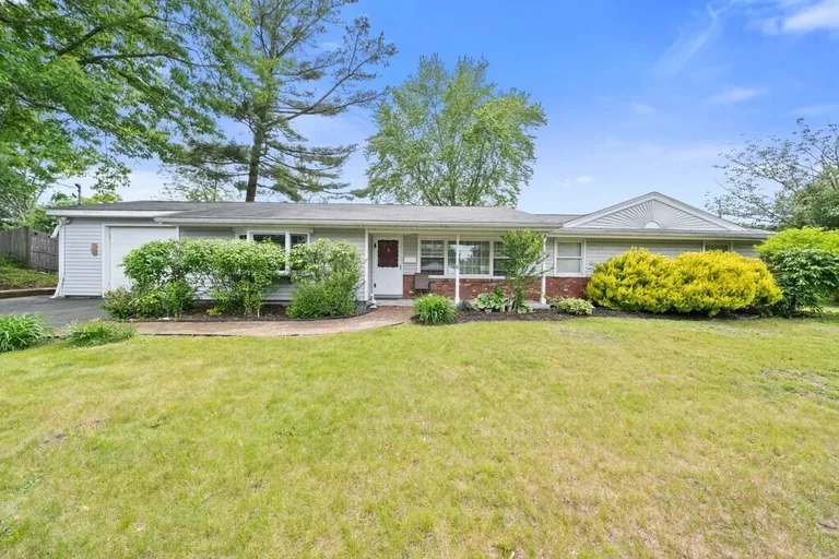 6 Antrim Rd, Peabody, MA 01960