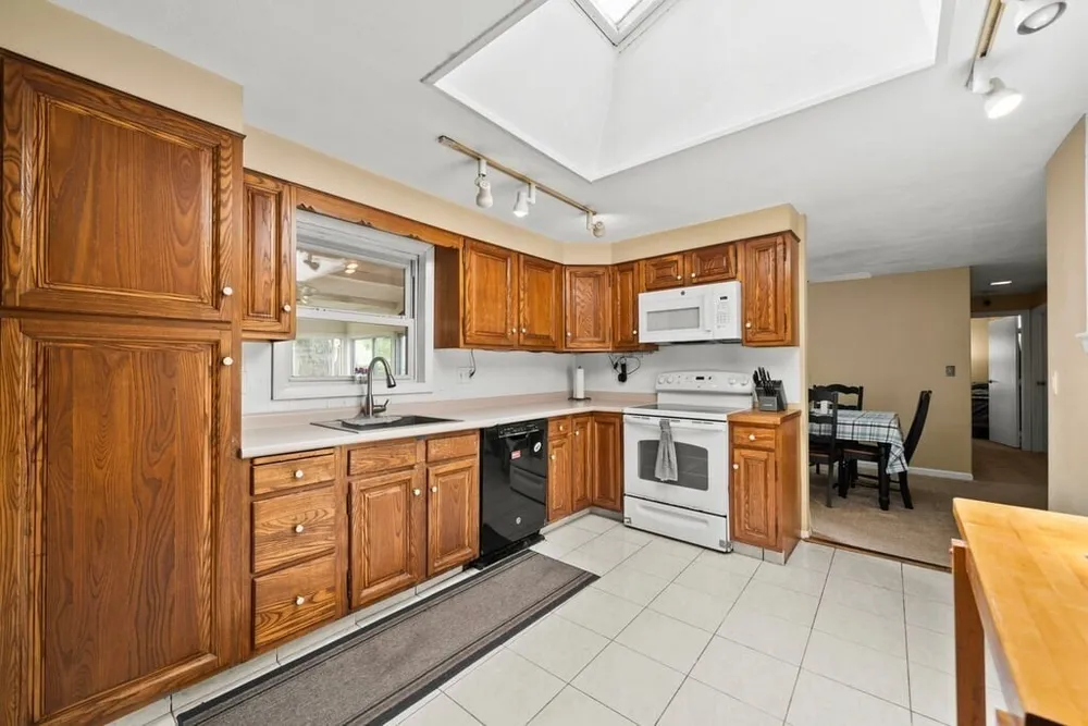 6 Antrim Rd, Peabody, MA 01960