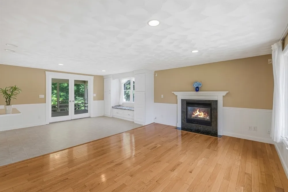 14 Raymond Rd, Chelmsford, MA 01824