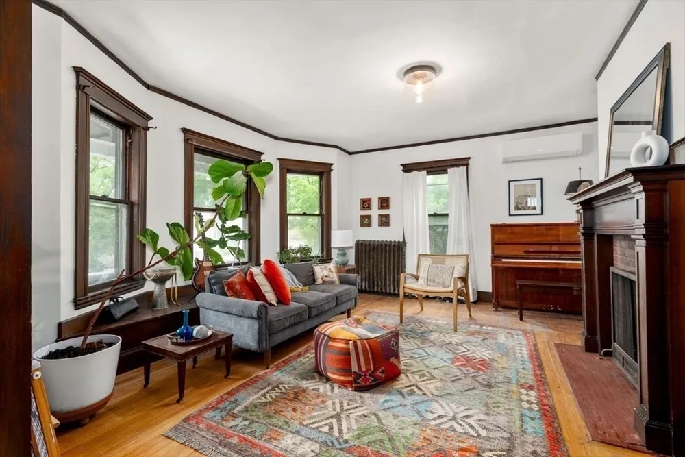 51 Manthorne Rd, Boston, MA 02132