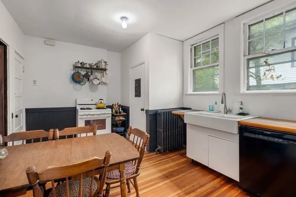 51 Manthorne Rd, Boston, MA 02132