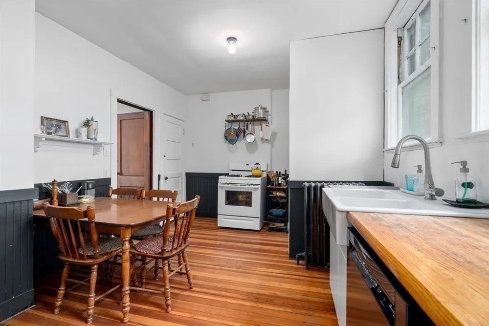 51 Manthorne Rd, Boston, MA 02132