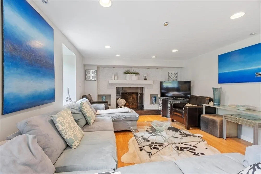 81 Goodale St, Peabody, MA 01960