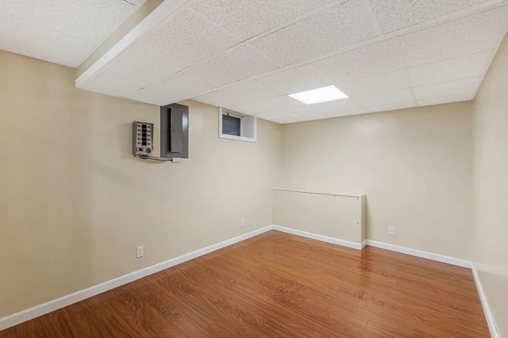 14 Raymond Rd, Chelmsford, MA 01824