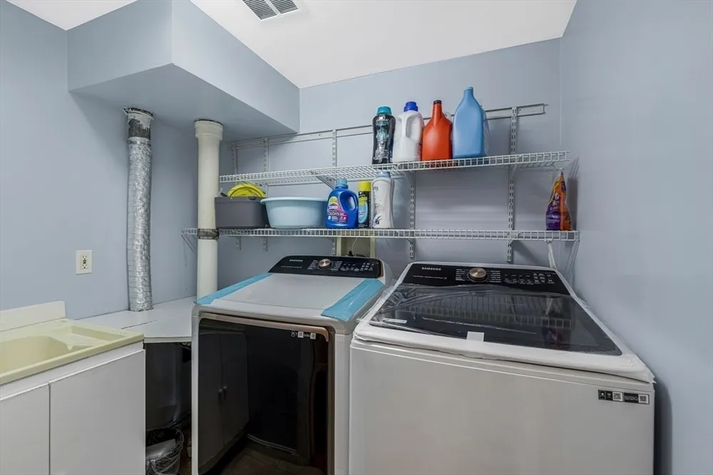 14 Raymond Rd, Chelmsford, MA 01824