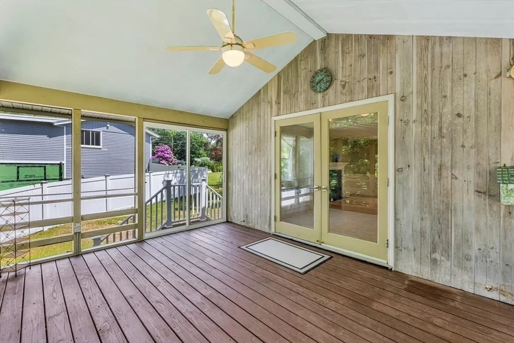 14 Raymond Rd, Chelmsford, MA 01824