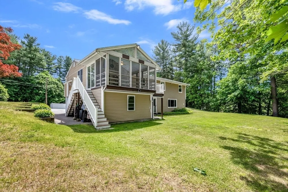 14 Raymond Rd, Chelmsford, MA 01824