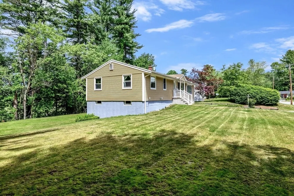 14 Raymond Rd, Chelmsford, MA 01824