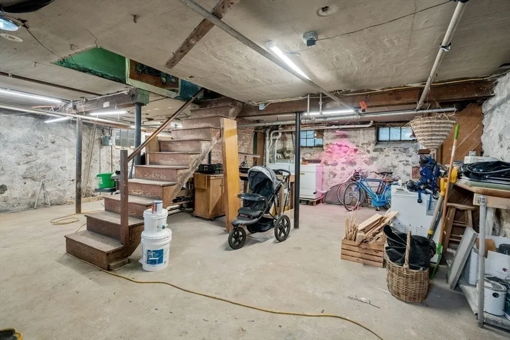51 Manthorne Rd, Boston, MA 02132