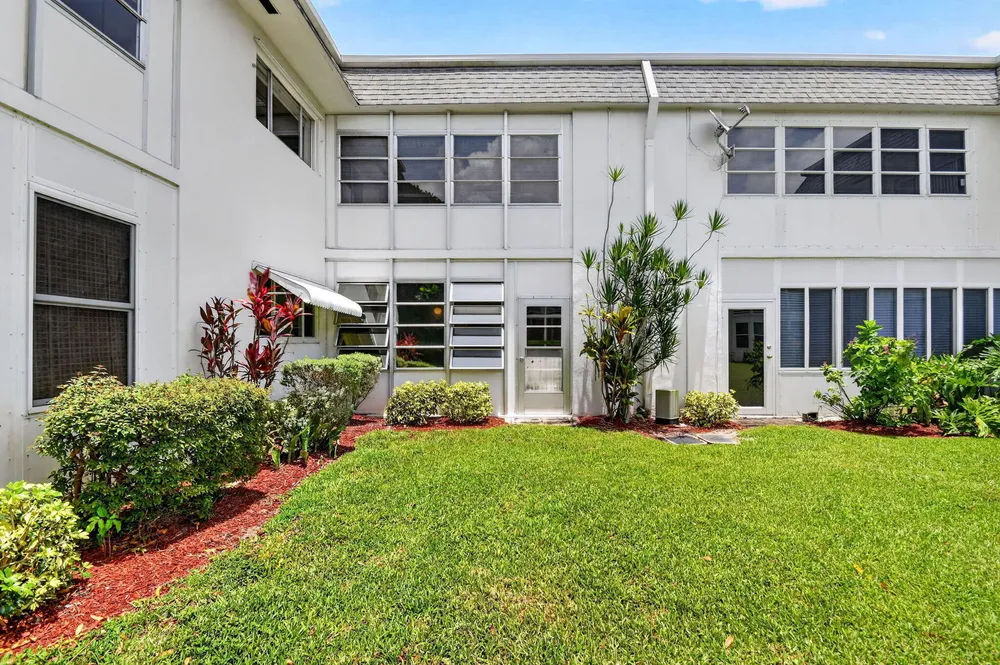 3240 Lake Osborne Dr, Lake Worth Beach, FL 33461