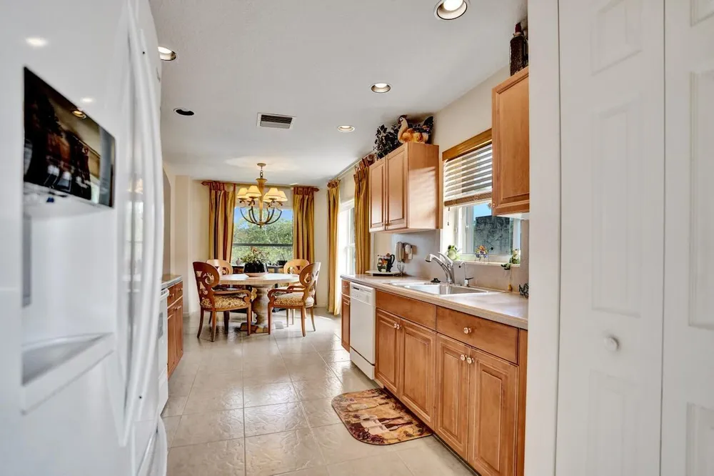 12434 Crystal Pointe Dr, Boynton Beach, FL 33437