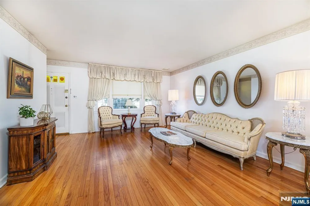 112 Berdan St, Rochelle Park, NJ 07662