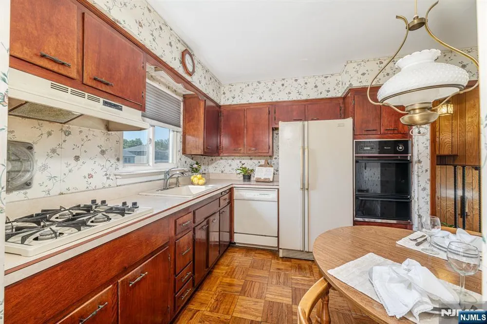 112 Berdan St, Rochelle Park, NJ 07662