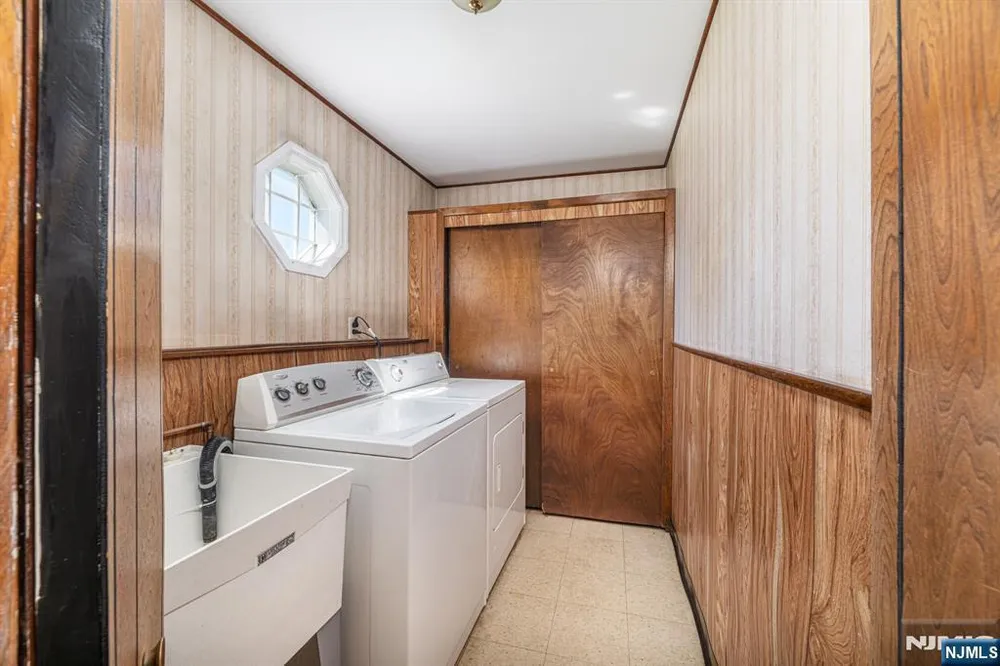 112 Berdan St, Rochelle Park, NJ 07662