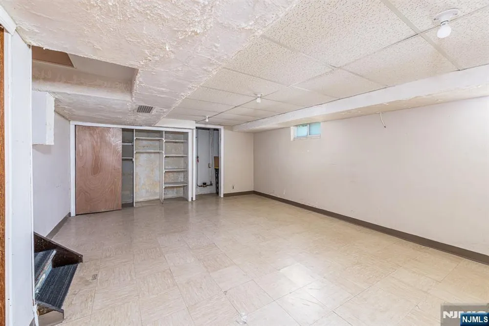 112 Berdan St, Rochelle Park, NJ 07662