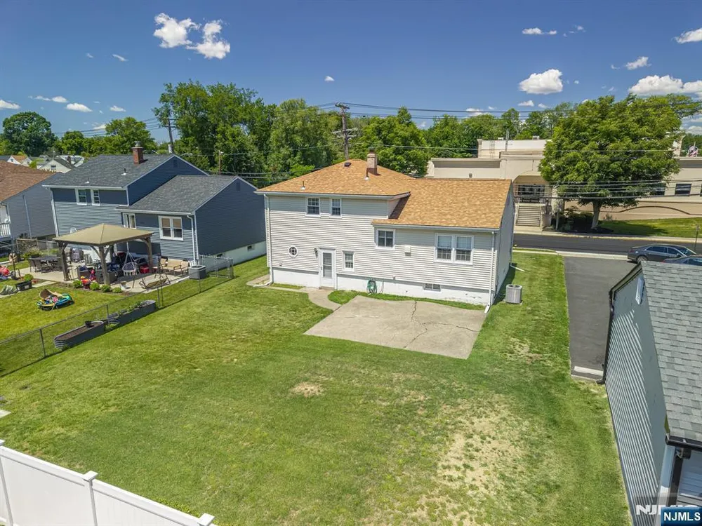 112 Berdan St, Rochelle Park, NJ 07662