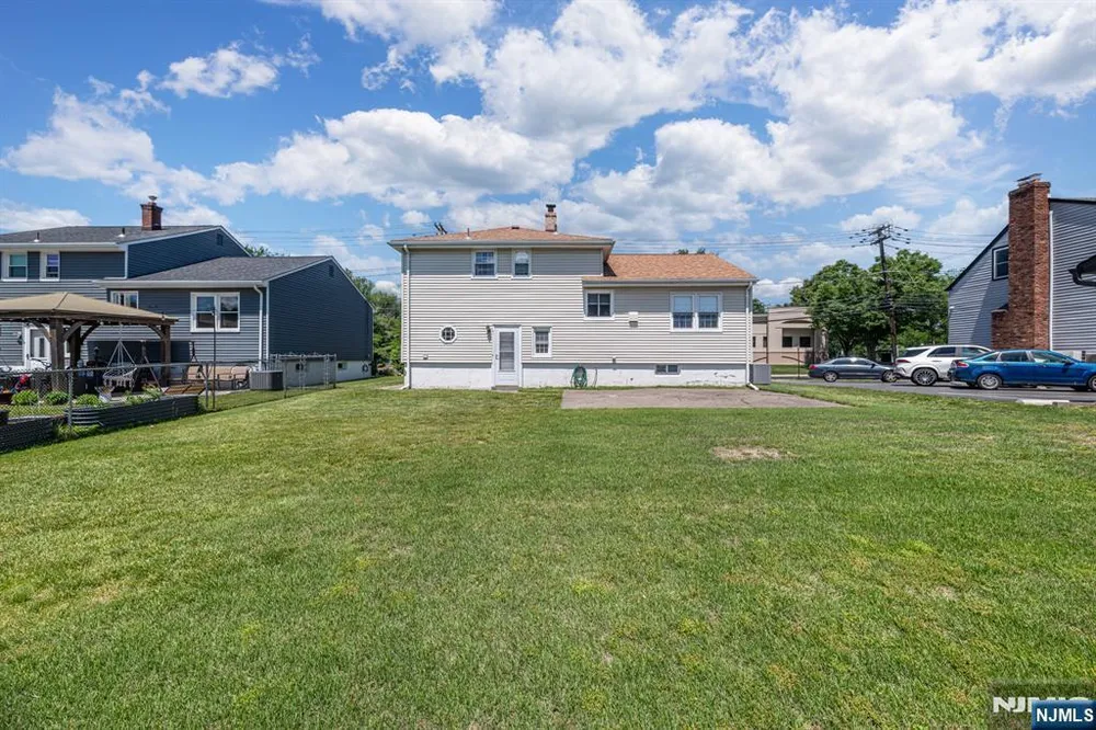 112 Berdan St, Rochelle Park, NJ 07662