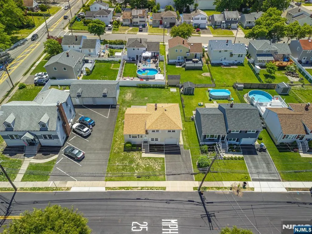 112 Berdan St, Rochelle Park, NJ 07662