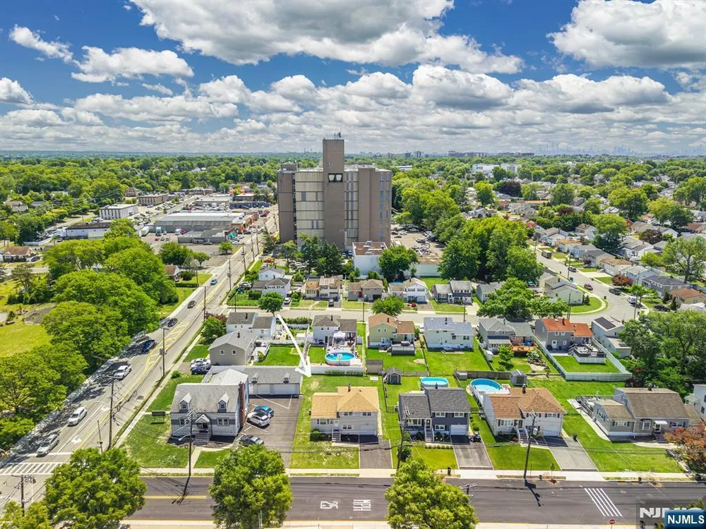 112 Berdan St, Rochelle Park, NJ 07662