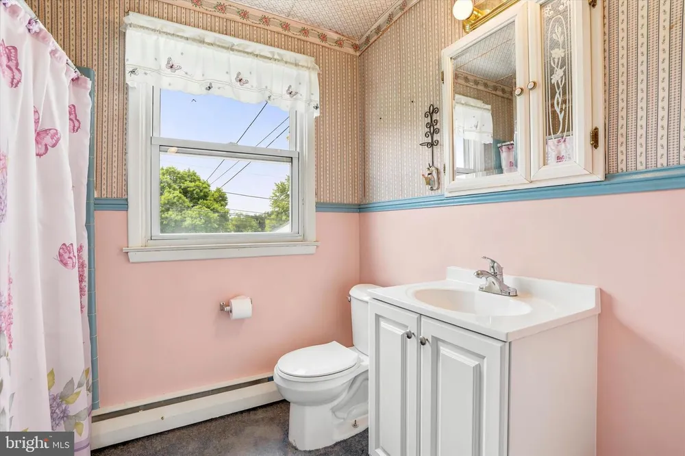 565 Dartmouth Dr, King of Prussia, PA 19406