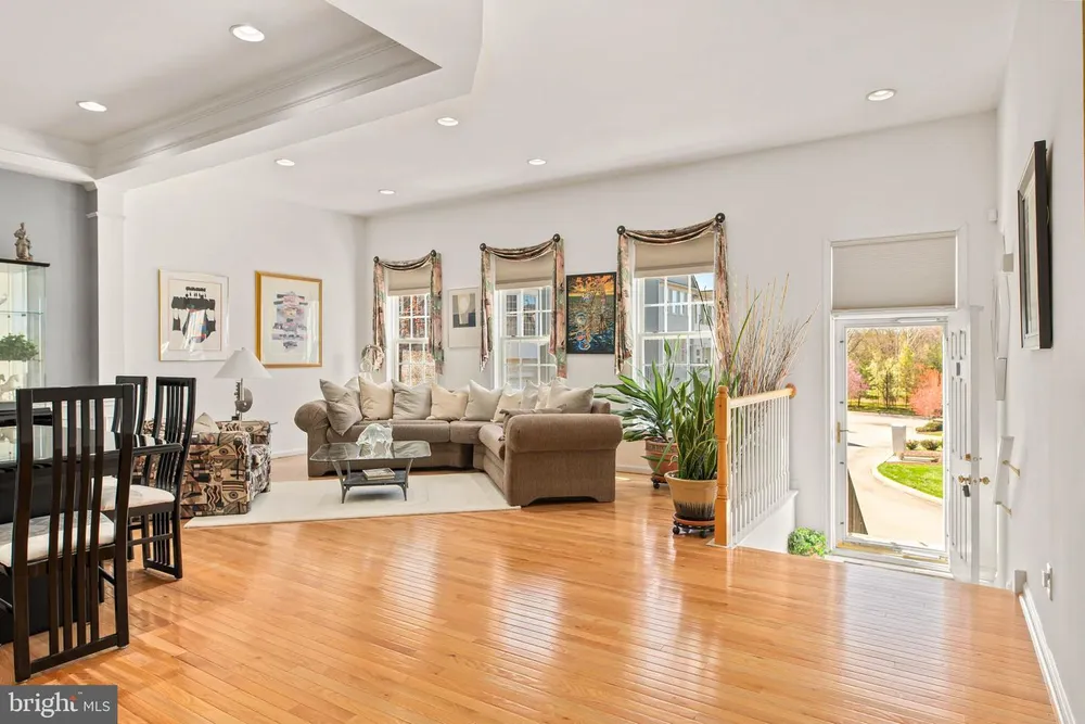 10 Almond Ct, Lafayette Hill, PA 19444