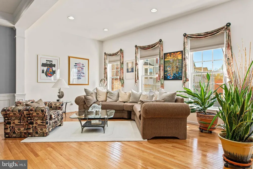 10 Almond Ct, Lafayette Hill, PA 19444