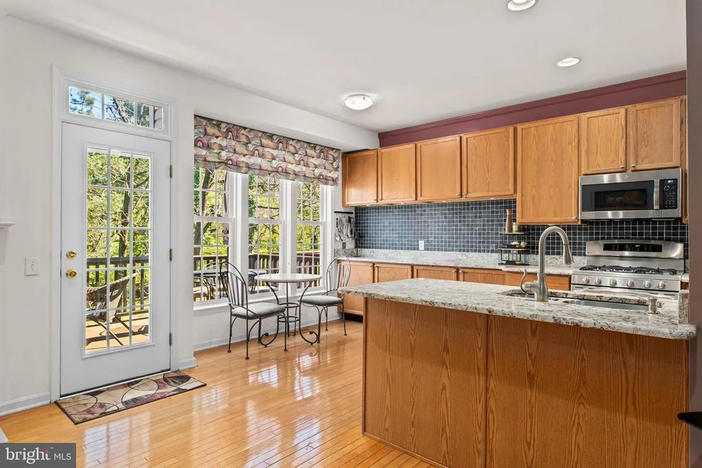 10 Almond Ct, Lafayette Hill, PA 19444