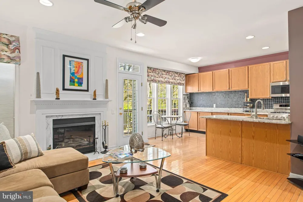 10 Almond Ct, Lafayette Hill, PA 19444