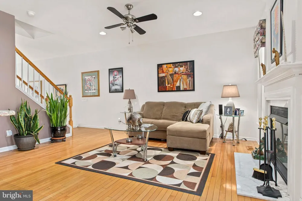 10 Almond Ct, Lafayette Hill, PA 19444