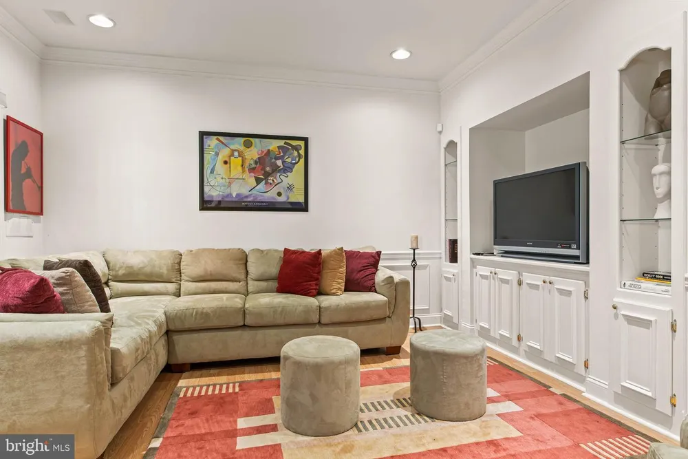 10 Almond Ct, Lafayette Hill, PA 19444