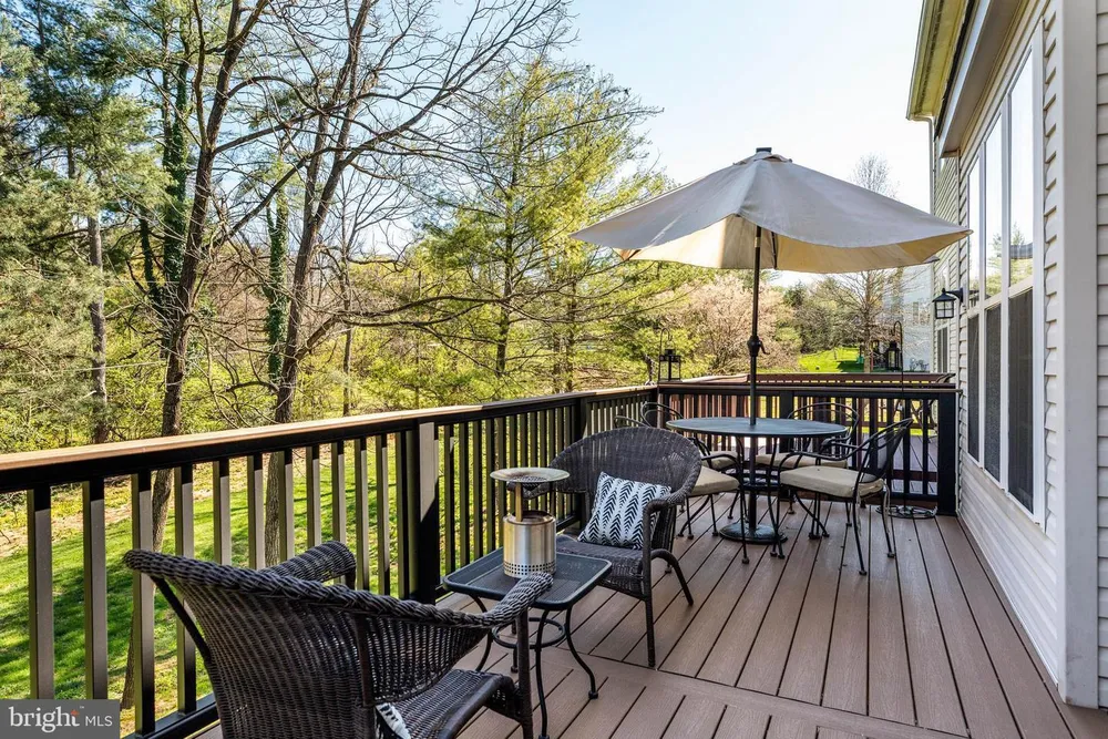 10 Almond Ct, Lafayette Hill, PA 19444
