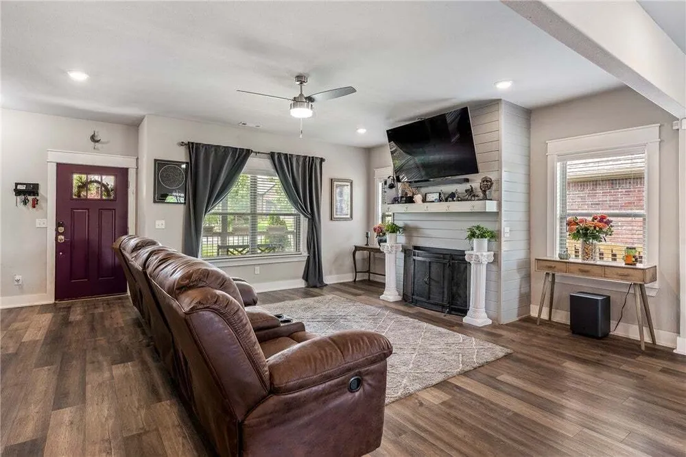 3601 SW Carter Rd, Bentonville, AR 72713