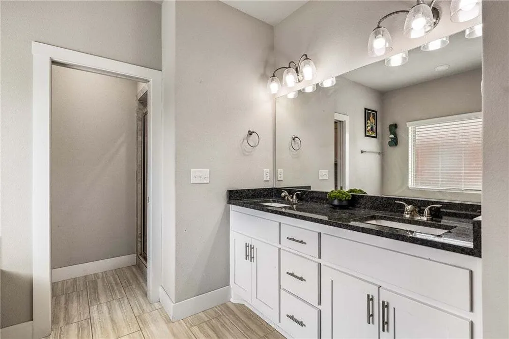 3601 SW Carter Rd, Bentonville, AR 72713