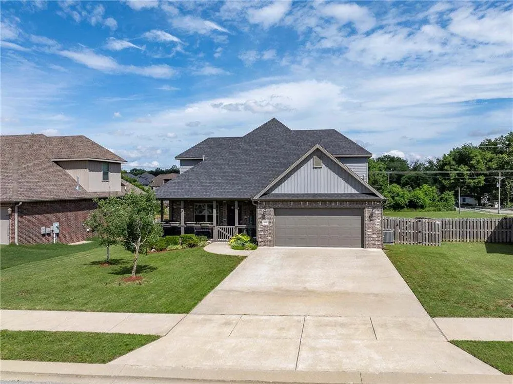 3601 SW Carter Rd, Bentonville, AR 72713